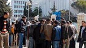 مئات المعتصمين يمثلون عشرين جامعة يحتجون أمام وزارة التعليم العالي