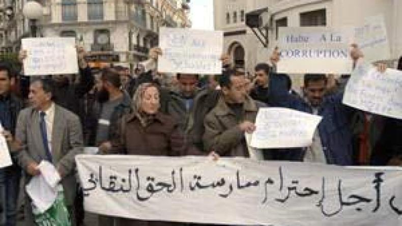 “السناباب” تنظم جلسات طارئة وحملات تحسيسية لحماية حقوق العمال