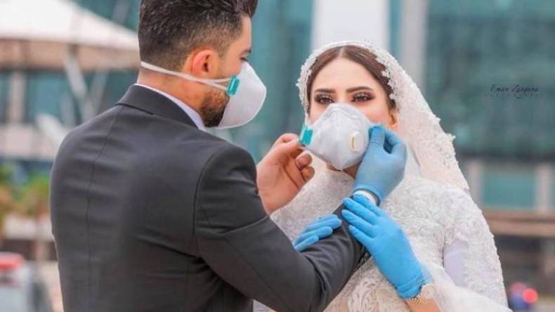 “عرسان كورونا” يتحدّون الوباء ويقيمون الأفراح