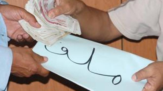 محتال “يبيع” قروضا بنكية وسكنات ريفية وهمية في مقهى