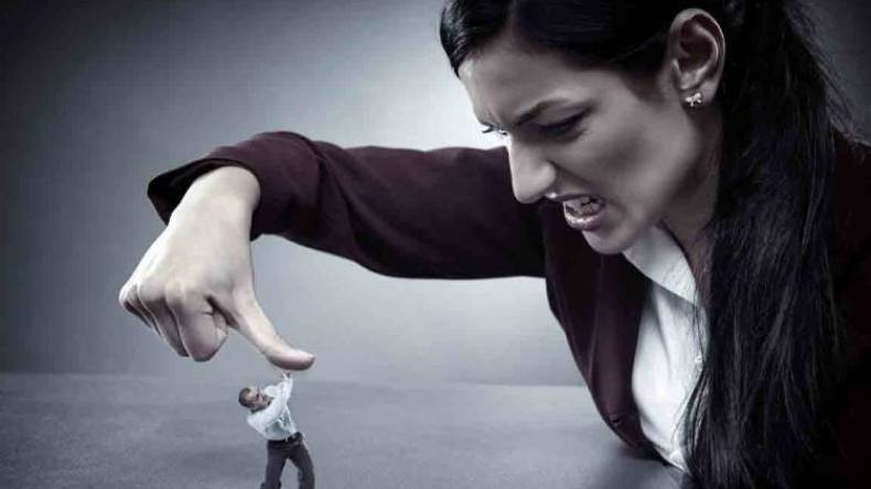 العنف المعنوي على قائمة اعتداءات المرأة على الرجل