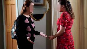 هل يمكن للزوجة أن تتخلى عن صداقتها القديمة بعد الزواج؟