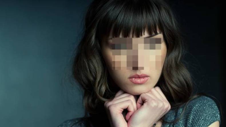 معاناة من قدر لم تخترها لنفسها