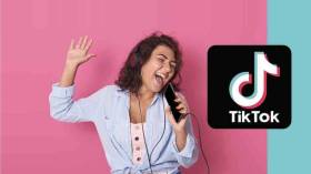 يطبقن تعليمات مغني الملاهي يرقصن بجنون ويلبسن المكشوف