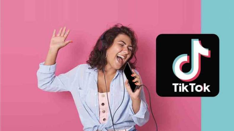 يطبقن تعليمات مغني الملاهي يرقصن بجنون ويلبسن المكشوف