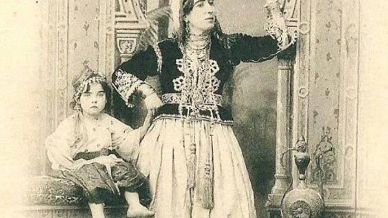 حكاية المحل رقم 11 في زنقة لعرايس