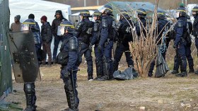 قتلى وجرحى في شجار بين المهاجرين بمخيم كاليه الفرنسي