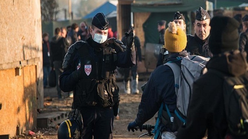 الأمن الفرنسي يجلي مهاجري “كاليه” مجدداً من باريس