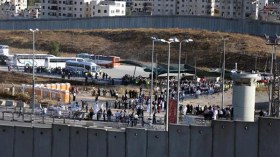 الإحتلال الإسرائيلي يمنع مئات الفلسطينيين من الوصول للأقصى