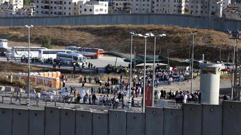 الإحتلال الإسرائيلي يمنع مئات الفلسطينيين من الوصول للأقصى