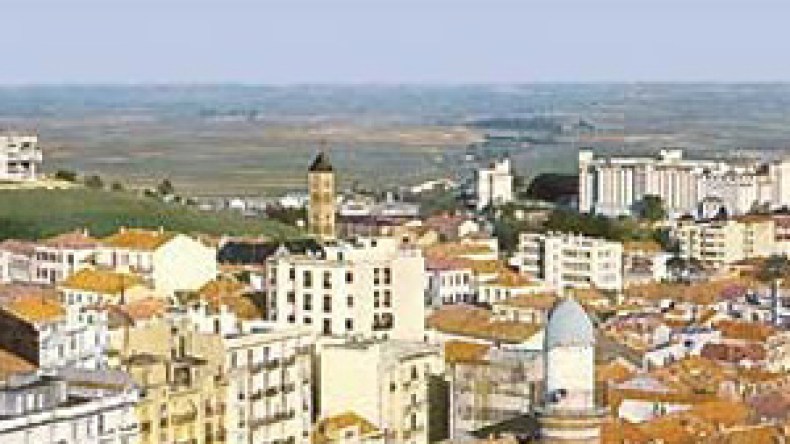 بناء‭ ‬فوضوي‭ ‬فوق‭ ‬أرض‭ ‬مسجد‮..‬‭ ‬والسلطات‭ ‬تتفرج‭ ‬