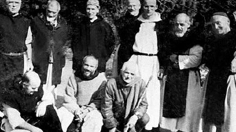 مسؤول عسكري جزائري: المروحية العسكرية لا يمكن أن تنزل الى موقع الرهبان