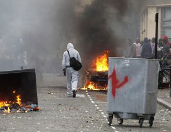 Grande-Bretagne: les émeutes font leur premier mort à Londres