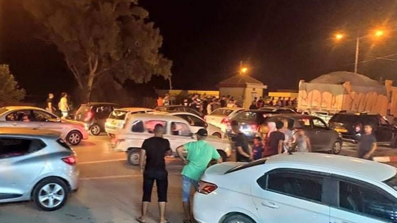 احتجاز آلاف المواطنين على الطريق بتيشي في بجاية ليلا