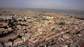 طالبو السكن يعتدون على رئيس بلدية بتيارت