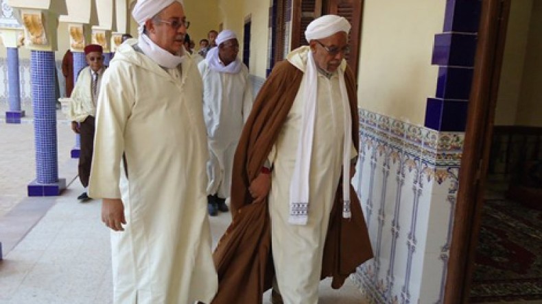 ملك المغرب يخطط لاختطاف الطريقة التجانية