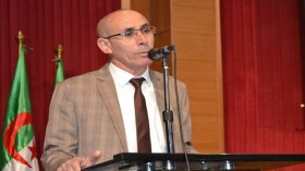 أحسن تليلاني يحاضر حول القضية الفلسطينية في المسرح الجزائري
