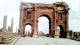 تيمقاد تغرق في الصمت والتاريخ والإهمال