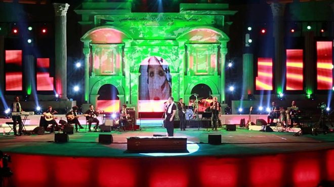 السوري سامر خير بيك يعزف السلام على ركح تيمقاد