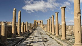 الإسمنت المسلح يمحو معالم تيمڤاد الأثرية