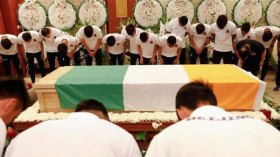 الصينيون يودّعون شيخ تيوتي بالدموع