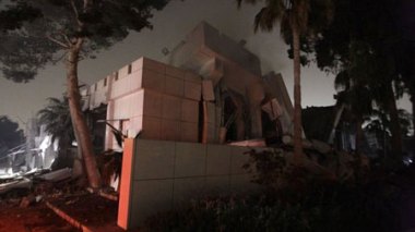 Libye: avancée des rebelles à Misrata, le bureau de Kadhafi bombardé