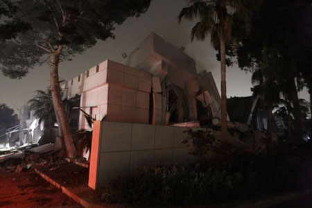 Libye: avancée des rebelles à Misrata, le bureau de Kadhafi bombardé