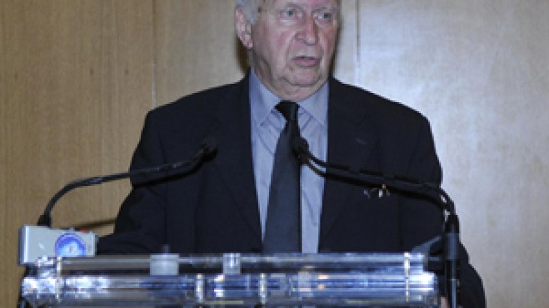 بن‭ ‬صالح‭ ‬يستقبل‭ ‬أسقف‭ ‬الكنيسة‭ ‬الكاثوليكية‭ ‬السابق‭ ‬هنري‭ ‬تيسيي