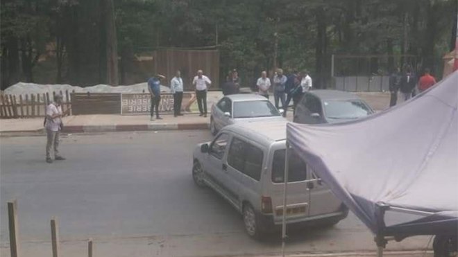منتخبون بتيزي وزو يغلقون طريقا وطنيا