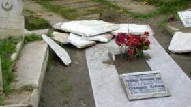 شاب يفتح قبر صديقه ليساعده على التنفس!