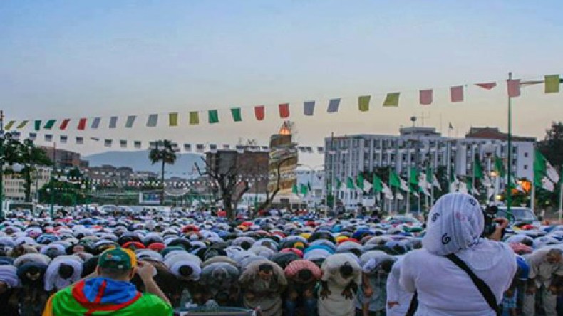 سكان تيزي وزو يردّون على منتهكي حرمة رمضان بأكبر إفطار جماعي
