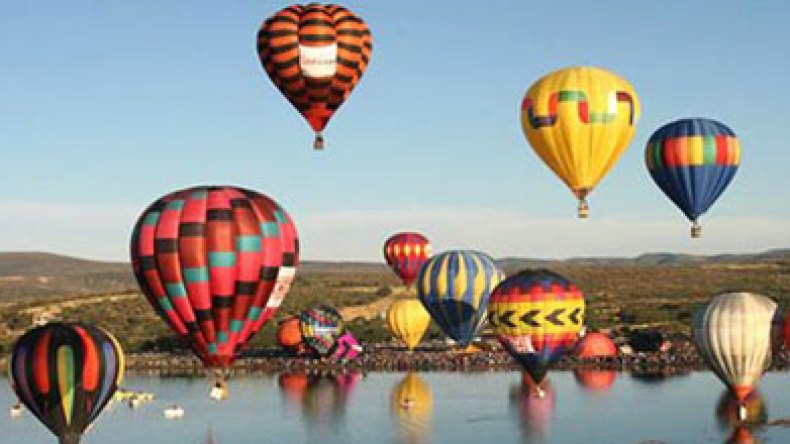 مناطيد أوروبية تائهة تحمل 7 أشخاص تسقط على سواحل أزفون!