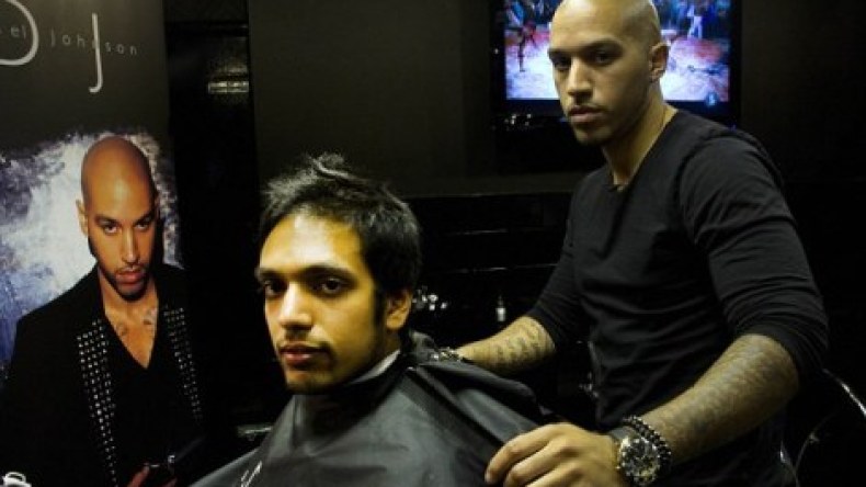 من جزّ صوف الماشية إلى حلاّق لنجوم الكرة!