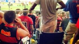 هل هو مناصر معاق أم هي “معجزة” الكرة؟!