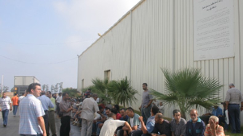 تبديد 200 مليار خارج البنوك لدفع “تونيك” نحو الإفلاس