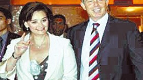 زوجة توني  بلير مصابة بأنفلونزا الخنازير