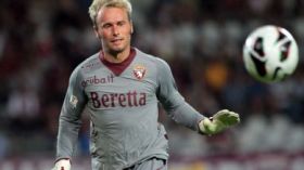 إيقاف حارس تورينو لمدة 3 سنوات و7 أشهر