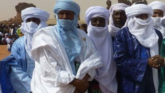الحكومة المالية تفاوض المتمردين الطوارق