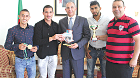 تكريم الأبطال للعداء توفيق مخلوفي بوهران