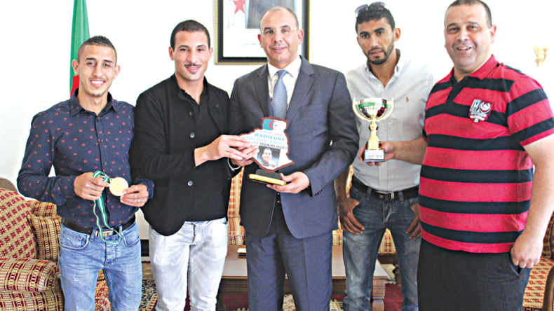 تكريم الأبطال للعداء توفيق مخلوفي بوهران