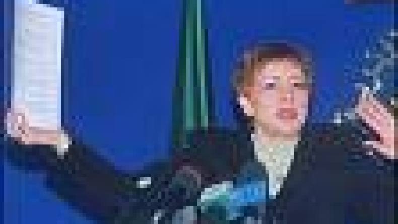 خليدة  تومي  تهدد  والي  وهران  برفع  شكوى  ضده  لوزير  الداخلية