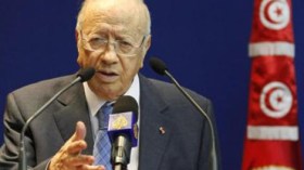 السبسي زعيم نداء تونس يقدم أوراق ترشحه للإنتخابات الرئاسية