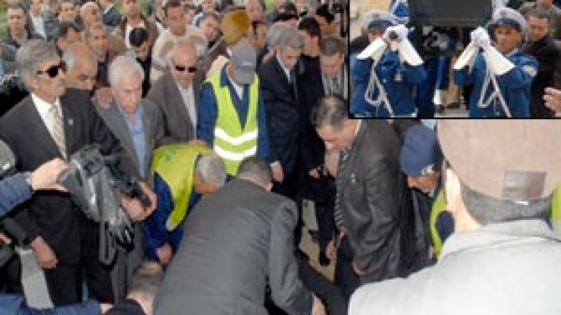 جنازة  العقيد  تونسي  تجمع  شمل  فرقاء  ورفقاء  السلطة  والسياسة