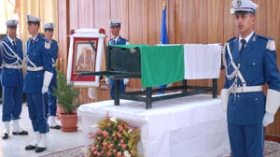 صيحات “الله  أكبر” ونشيد قسما لتوديع المجاهد سي الغوثي