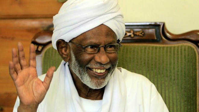 بعد قطيعة دامت 15 عاماً.. الترابي يدخل البرلمان السوداني