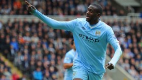 الإيفواري توري يرفض احتساء الخمر في مشهد تلفزيوني