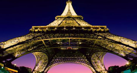 France: un Britannique se suicide en sautant de la Tour Eiffel