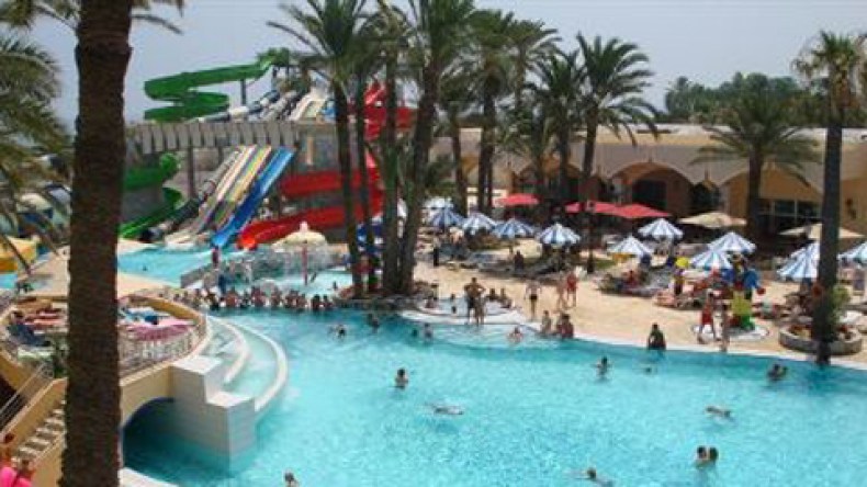 ‮”‬التوانسة‮”‬‭ ‬يعرضون‭ ‬على‭ ‬الجزائريين‭ ‬تخفيض‭ ‬الأسعار‭ ‬ومجانية‭ ‬الخدمات‭ ‬مقابل‭ ‬العودة‭ ‬إلى‭ ‬تونس