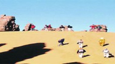 L’Algérie oeuvre au développement du tourisme à travers une stratégie “ambitieuse et réaliste” (Benmeradi)