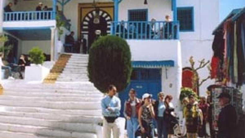 دليل عربي لتأمين السياح الأجانب المتوافدين على الدول العربية